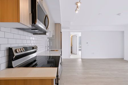 For Lease - 1010 Sandy Beach Road Unit# 2011, Pickering, Ontario - Photo 4