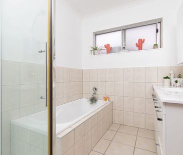 Charming 4 bedroom home - Photo 1