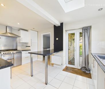 3 bedroom end of terrace house to rent - Photo 3