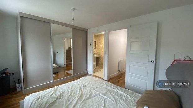 4 bedroom terraced house to rent - Photo 1