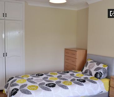 Twin bedroom in shared apartment in Clondalkin, Dublin - Photo 3