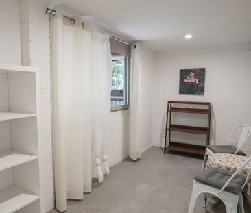 DOWNSTAIRS FLAT IN QUIET LISMORE HEIGHTS STREET - Photo 3