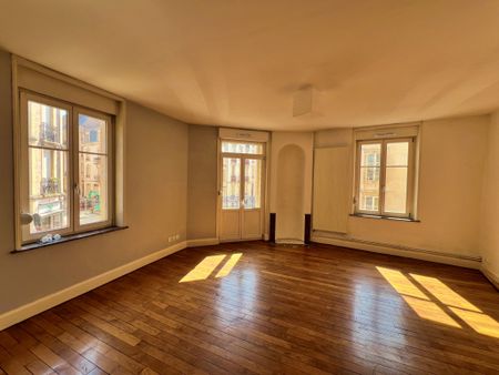 NANCY / QUARTIER JEAN JAURES - GARE : SPACIEUX APPARTEMENT F5 RENOVÉ - Photo 2