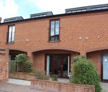 2 bedroom mews to rent - Photo 6