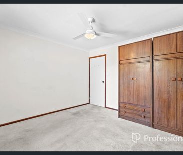 Charming 3 X 1 Family Home on a Generous Block - Photo 5