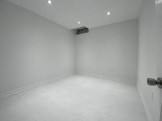 For Lease - 40 Alanbull Square Unit# Lower, Toronto, Ontario - Photo 1