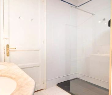 Room in a shared 5-bedroom apartment for rent in el Fort Pienc, professionals only - Photo 3