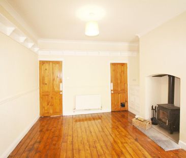 2 bedroom end of terrace house to rent - Photo 2