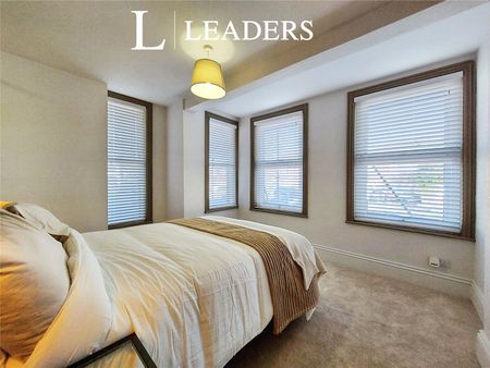 2 bedroom apartment to rent Carlton Avenue, Westcliff-on-Sea, Essex, SS0 - Photo 4