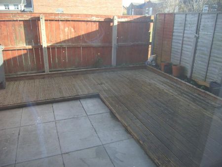 3 bedroom semi-detached house to rent - Photo 4