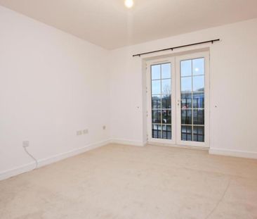 Located on the popular development of Champs Sur Marne is this two ... - Photo 4