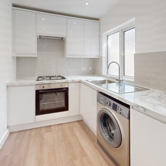 4 bedroom maisonette to rent - Photo 1