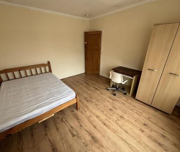 3 bedroom private hall to rent - Photo 3