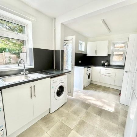 Stuart Crescent, Winchester - Photo 1