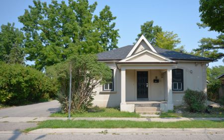 For Lease - 8 West Street, Brampton, Ontario - Photo 2