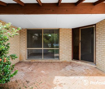 Spacious 5 x 2 home with exceptional outdoor entertaining area!!! - Photo 1
