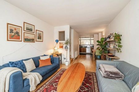 3 bedroom mews to rent - Photo 2