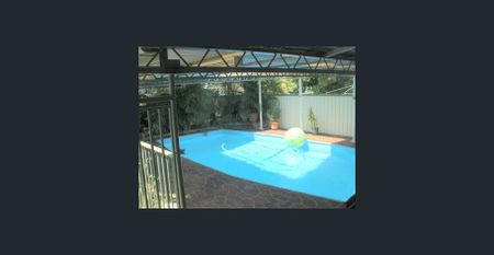 Poolside living - Photo 5