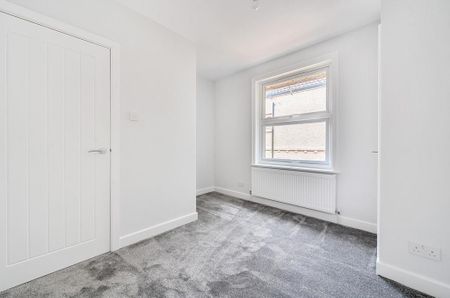 4 bedroom detached house to rent - Photo 5