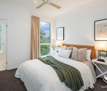 Resort-Style Waterfront Sub-Penthouse in The Reserve, Varsity Lakes - Photo 3