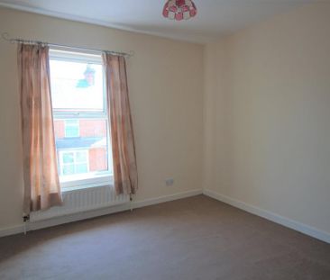 2 bedroom end of terrace house to rent - Photo 5