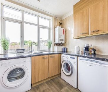 1 bedroom in a house share to rent - Photo 6