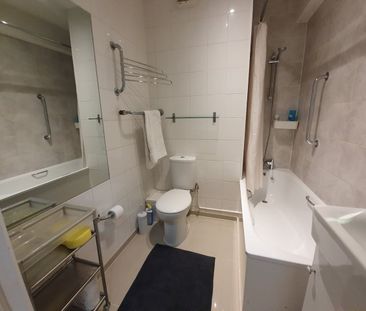 Studio Flat, Broadwalk Court, W8 - Photo 4
