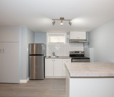 **BEAUTIFUL** 3 Bedroom Lower Unit in Thorold!! - Photo 1