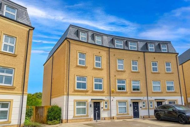 Waterfront Crescent, Mytchett, Camberley, Surrey, GU16 - Photo 1