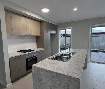 LOVELY 3 BEDROOM HOME! - Photo 1