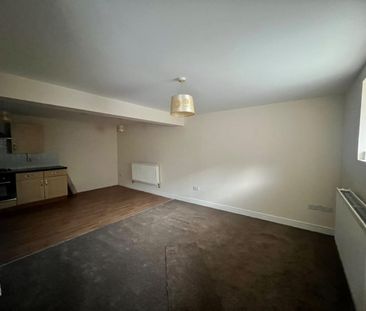 2 bedroom Flat To Let - Photo 2