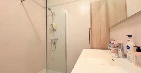 Appartement 65m² 1ch + terrasse - Photo 2