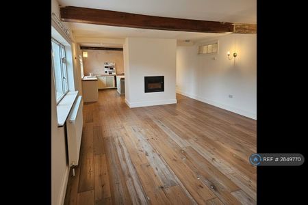 5 bedroom detached house to rent - Photo 2