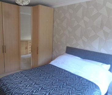 2 bedroom ground floor flat to rent - Photo 3