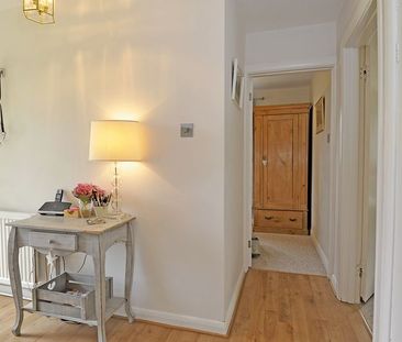 Petworth Road, Haslemere - 3 bedrooms Property for lettings - Seymours - Photo 3