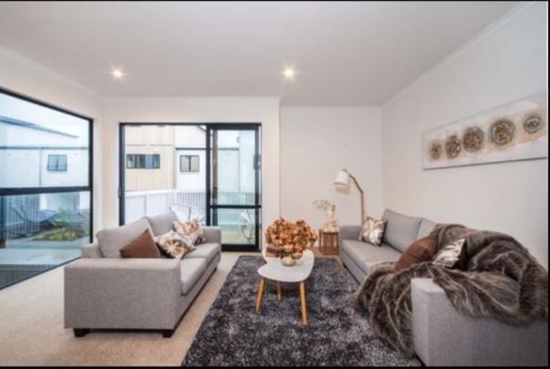 Charming 3BR Townhouse in Hobsonville - Photo 1