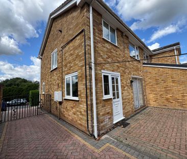 3 bedroom semi-detached house to rent - Photo 2