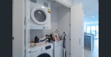 Absolute waterfront Unfurnished 2 Bedrooms apartment living!! - Photo 3