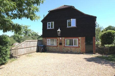 3 bedroom detached house to rent - Photo 2
