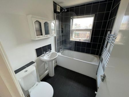 3 bedroom terraced house to rent - Photo 4