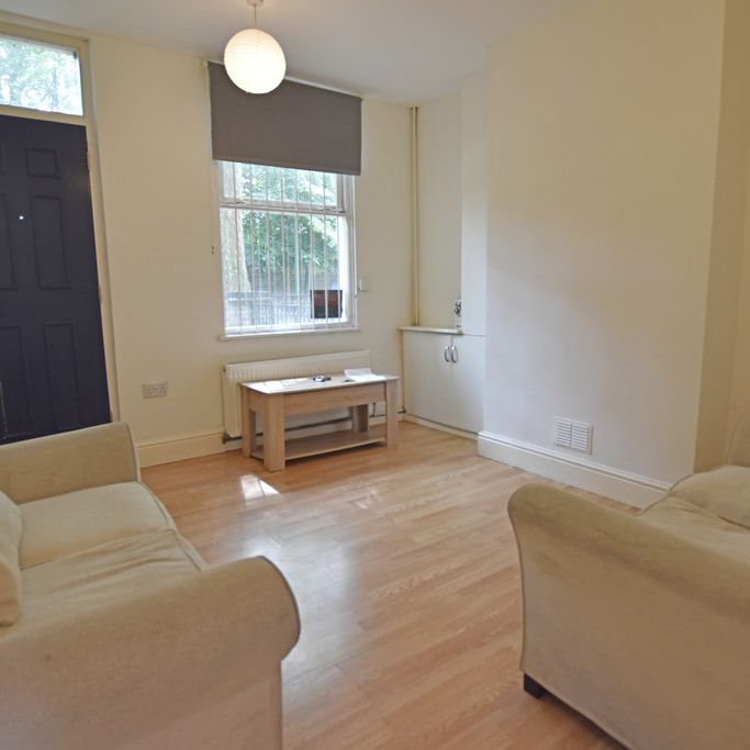 2 Bedroom Mid Terraced House - Photo 1