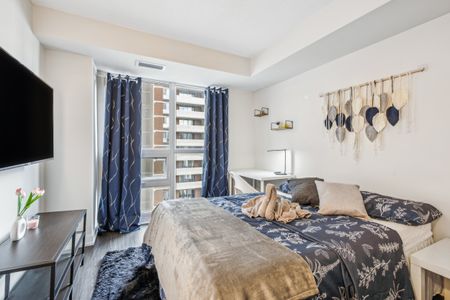 Master Room & Ensuite Bath - 561 Sherbourne - Photo 2