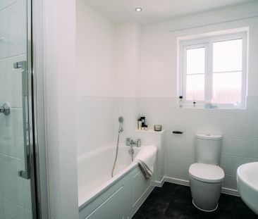 3 bedroom semi-detached house to rent - Photo 4