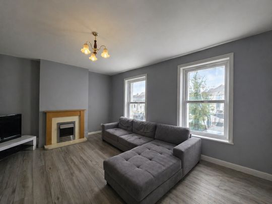 2 Bed Maisonette, Northumberland Park, N17 - Photo 1