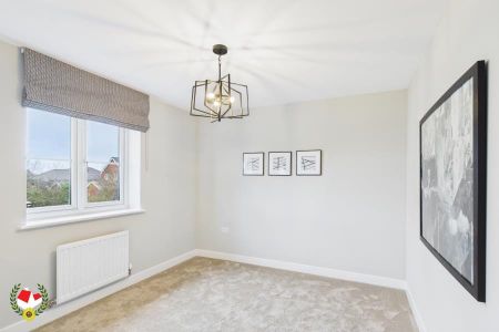 De Lisle Bush Way, Great Oldbury, Stonehouse - Photo 2