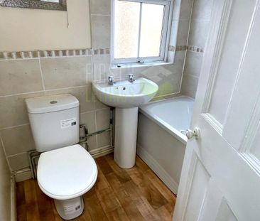 4 bedroom terraced house to rent - Photo 5