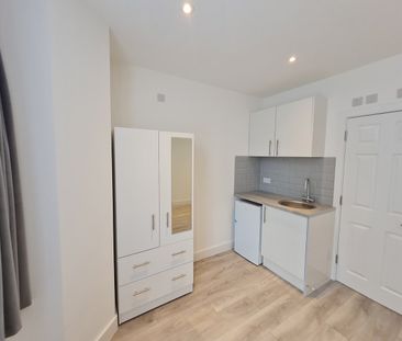 Studio Flat, Eccleston Road, W13 - Photo 6