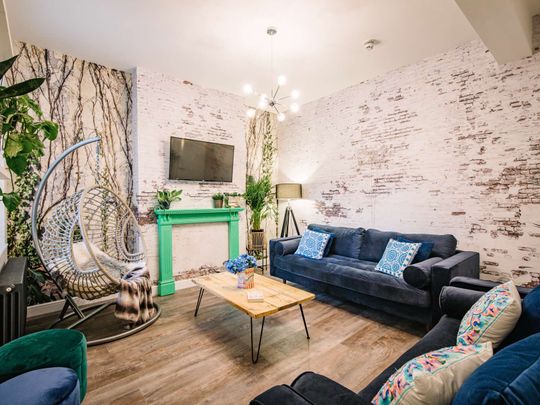 Wonderful 6 Bedroom Charactered Home located in the town centre of Lancaster Room 1 - Photo 1