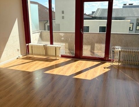 Helle 2,5-Zimmer-Maisonette-Wohnung mit 2 Balkonen in zentraler Lage – 5. Stock mit Weitblick! - Photo 1