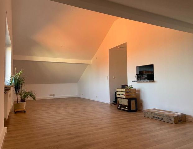 Schöne 3-Zimmer-Dachgeschosswohnung m. Balkon (90 m2 Grundfläche) - Foto 1